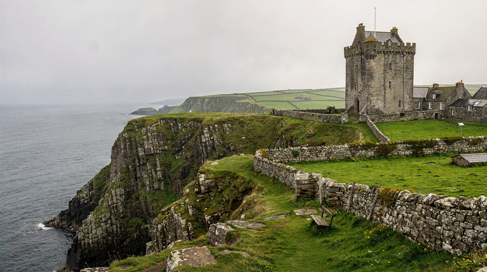 Which Dublin day trip is right for you? — Comparison of all the major Dublin day trips — Wicklow, Cliffs of Moher, Giant's