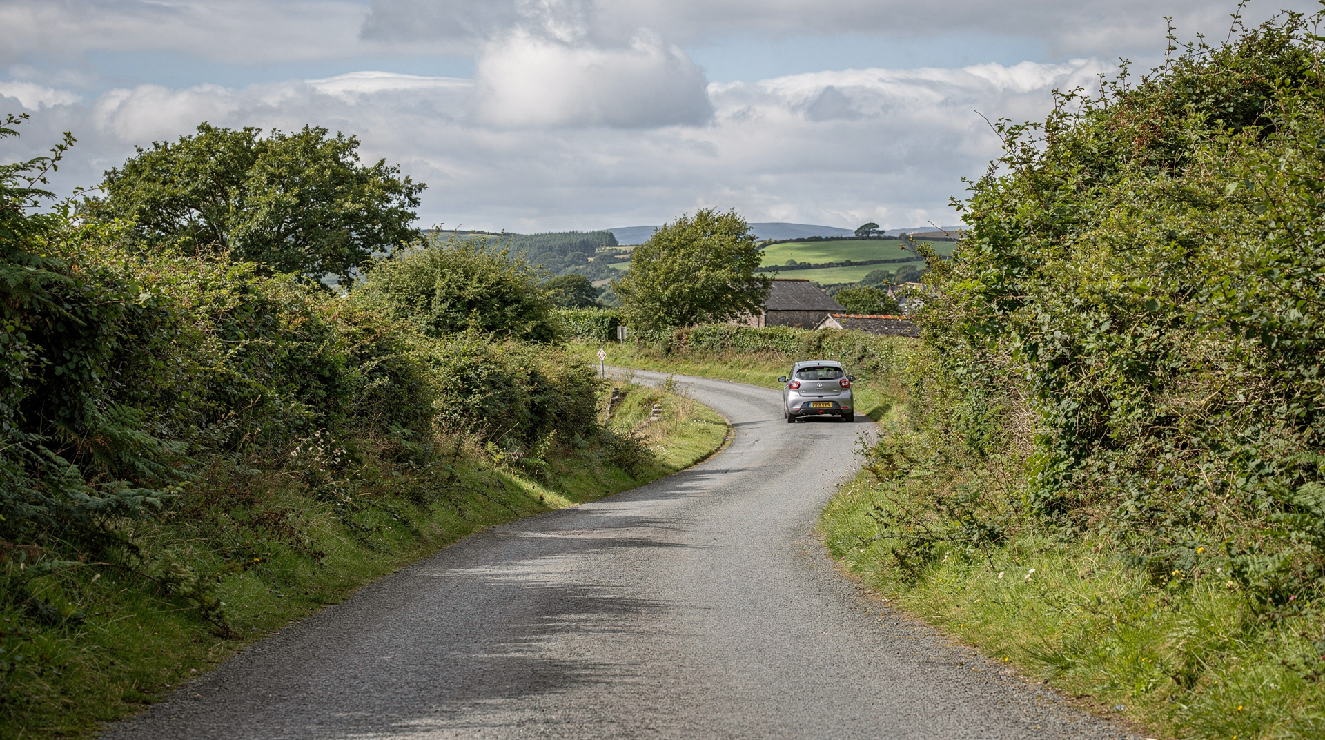 Driving in Ireland from Dublin: what to know before you go — Practical guide to driving in Ireland from Dublin — left-hand driving, toll road