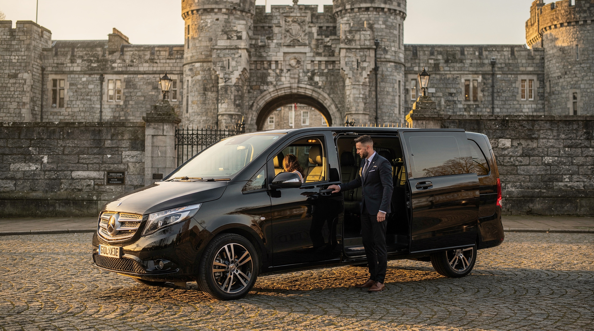 Dublin private tours guide — Everything about private tours in Dublin — walking, driving, customised itinerar