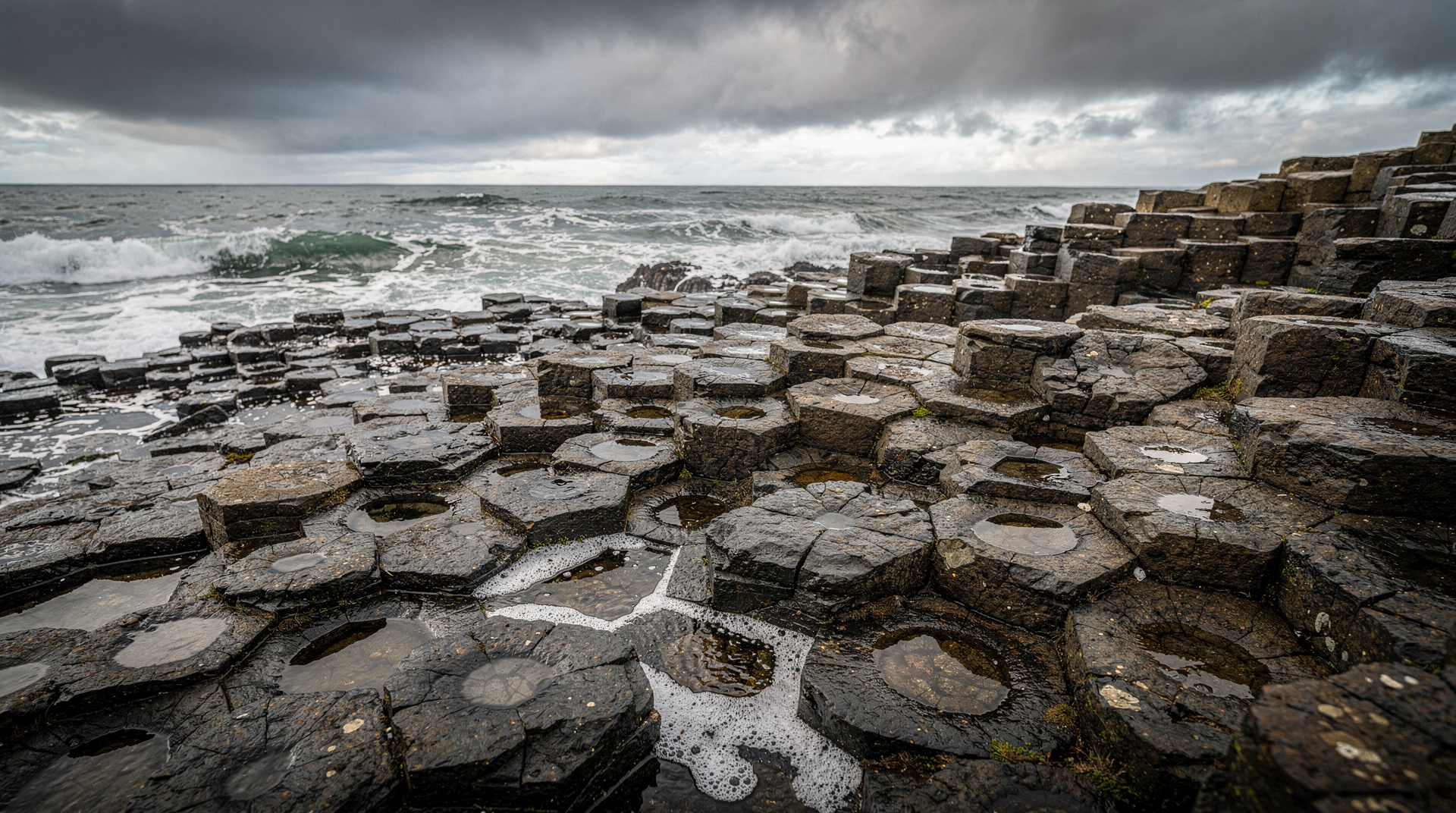 Giant's Causeway day tour from Dublin: comparing the main options — Compare Giant's Causeway day tours from Dublin: the main full-day tour, Glens of